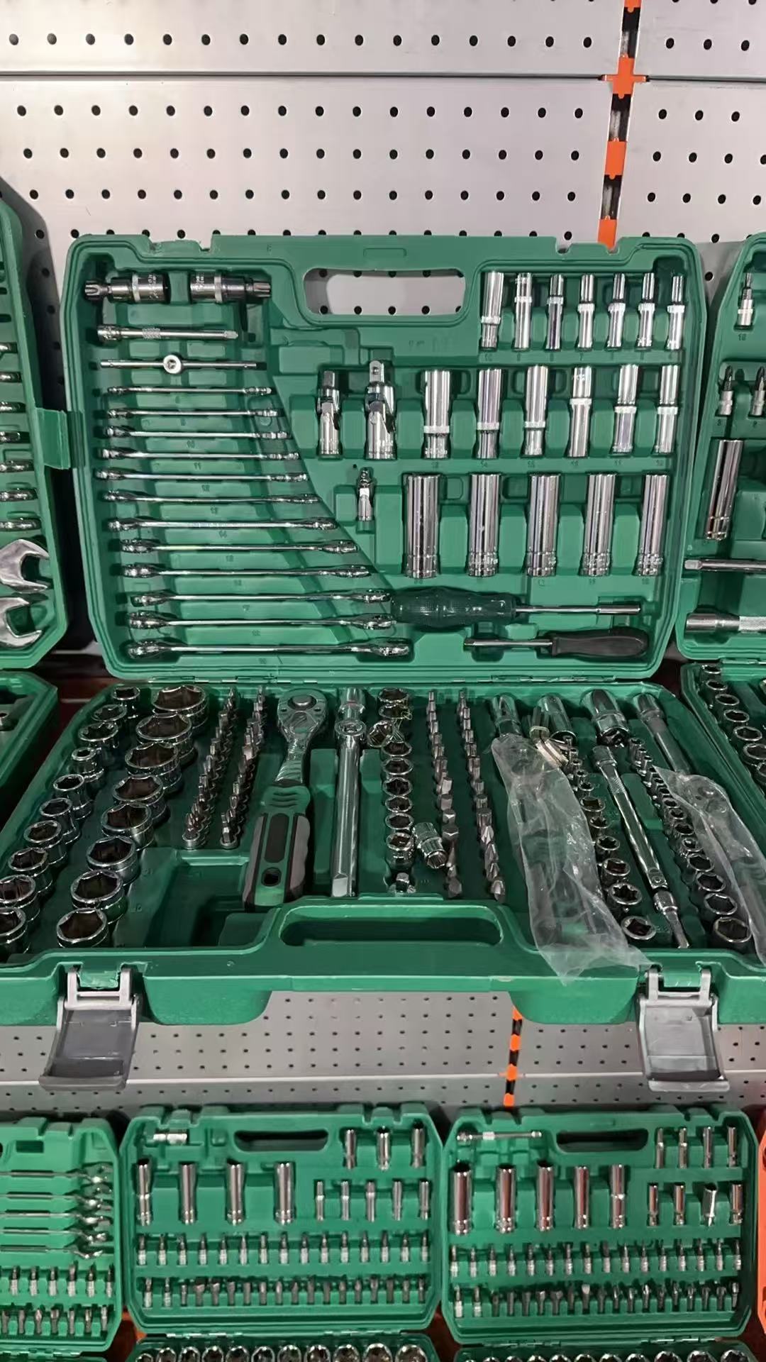 طقم أدوات إصلاح السيارات 216 ق - مراجعة Gardening Tools Set وسعره